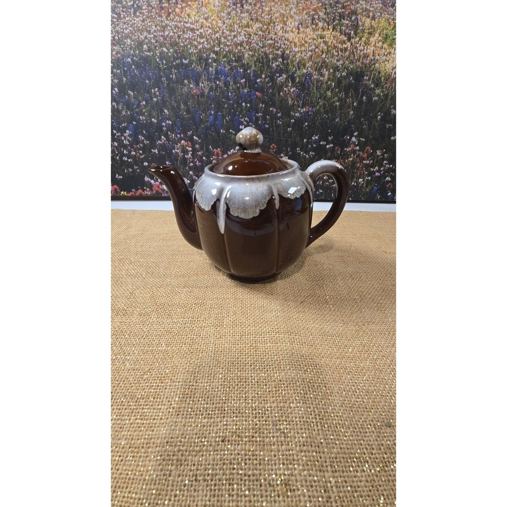 BB-1579. Brown teapot